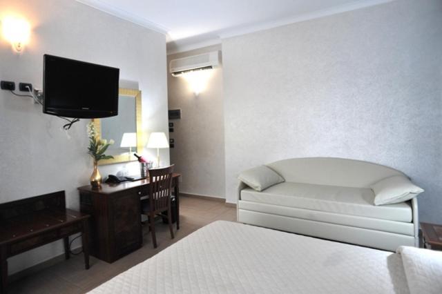 Flora Hotel 3*