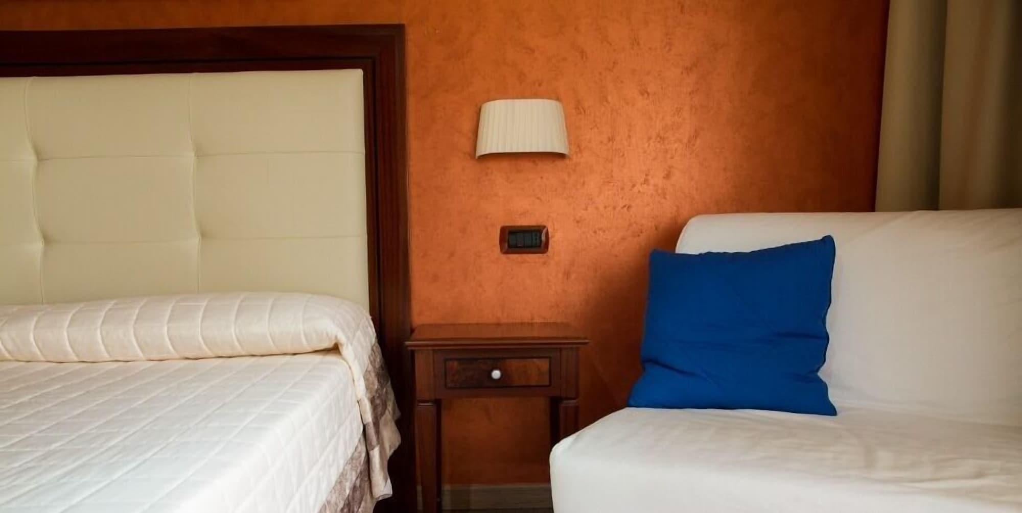 Hotel Flora 3*