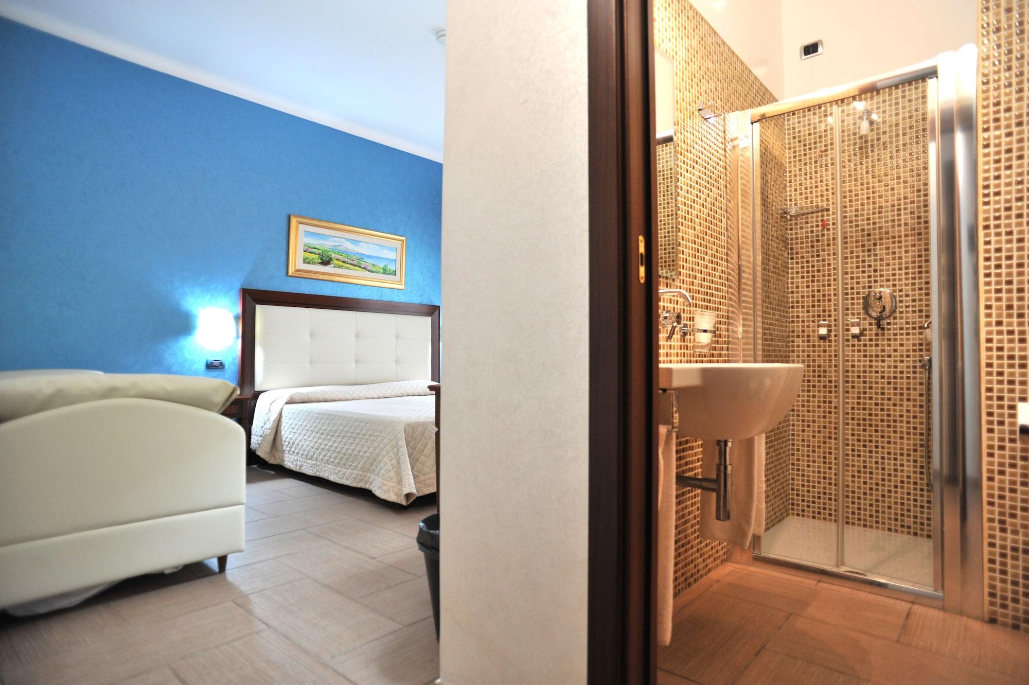 Flora Hotel 3*